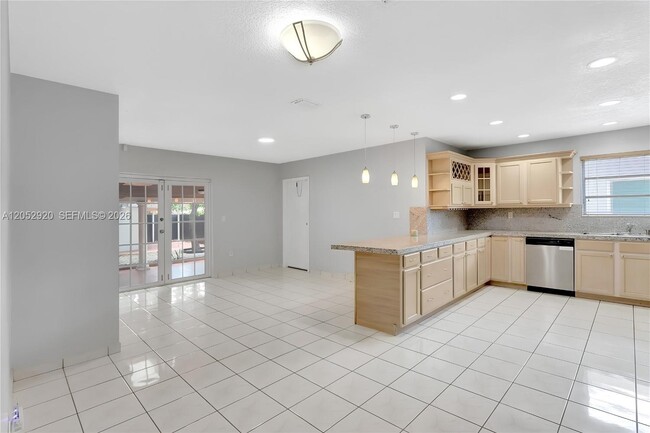 Building Photo - 2476 SW 17th St