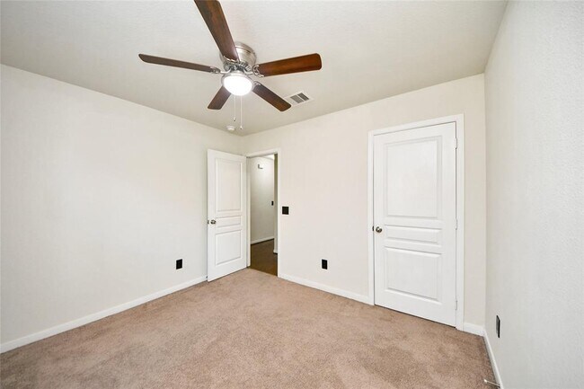 Building Photo - 5710 Camelia Evergreen Ln