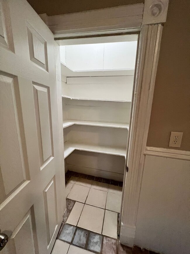 Building Photo - Darling Bungalow