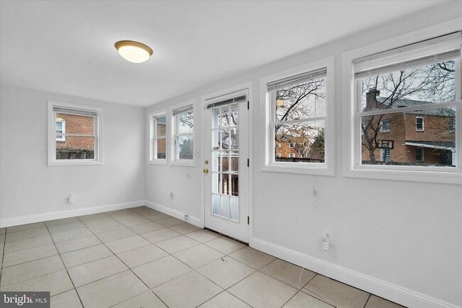 Building Photo - 1002 Chillum Rd