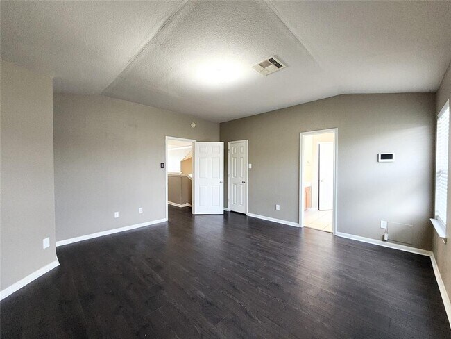 Building Photo - 5827 Eatons Creek Tr