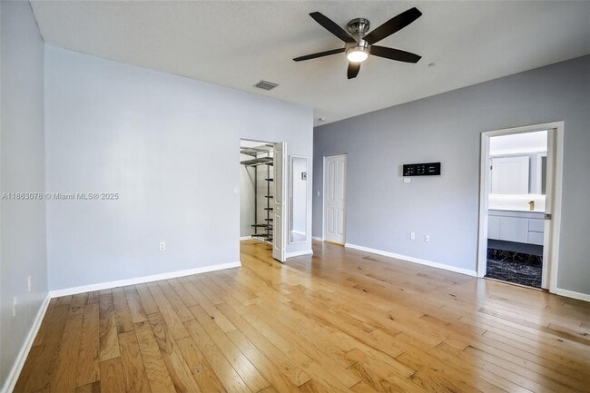 Building Photo - 2938 St Thomas Dr