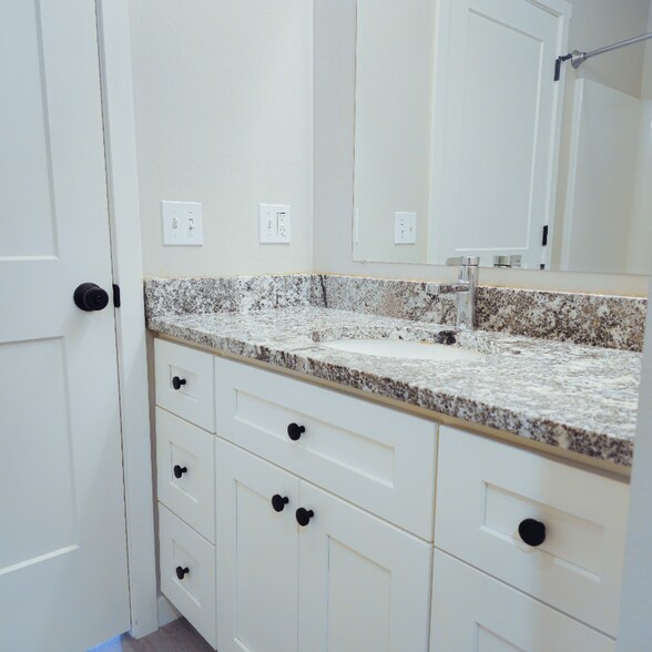 Building Photo - 7069 Crosvik Ct