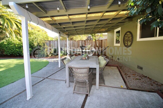 Building Photo - Charming 3 bed, 2 bath home nestled on a l...