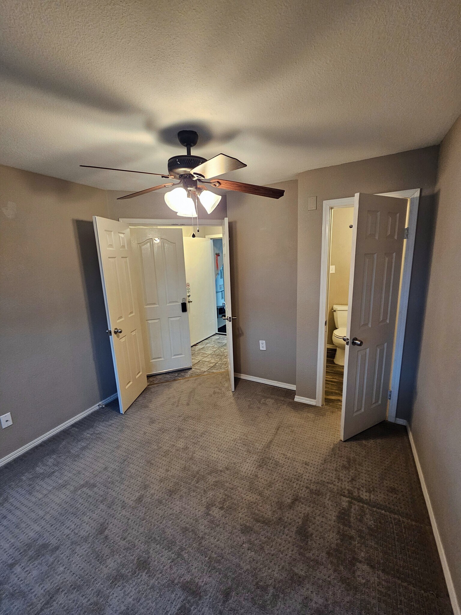 Bottom Level Bedroom - 1802 SE Cutter Ln