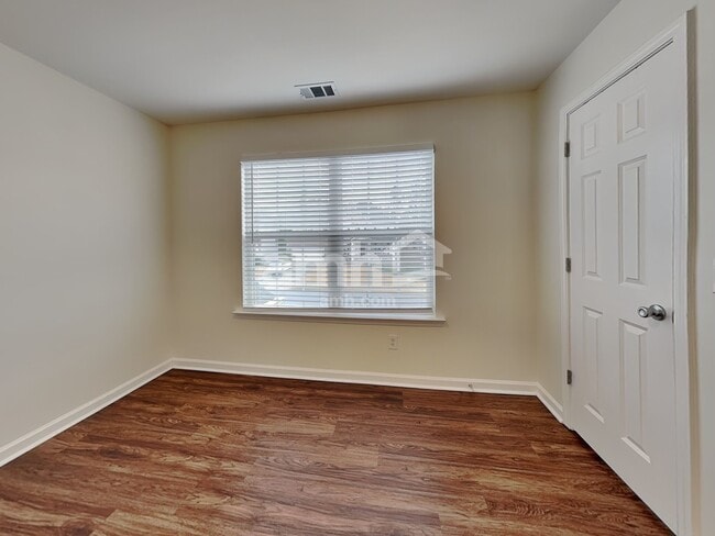 Building Photo - 488 Lincolnwood Ln