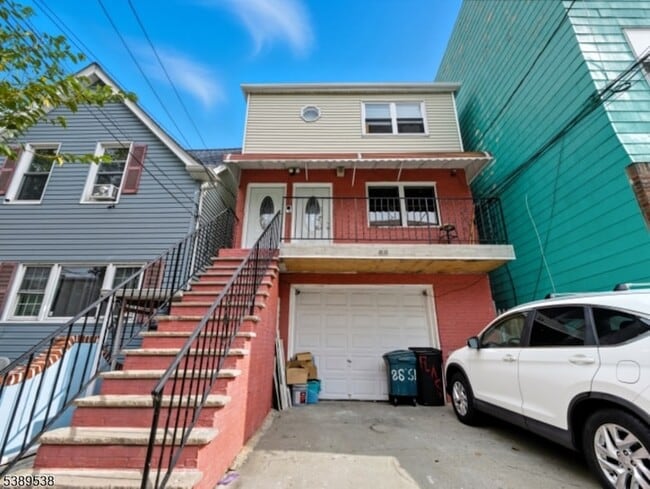 Building Photo - 88 Sherman Ave