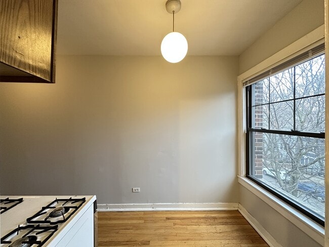 Building Photo - 3007 N Racine Ave