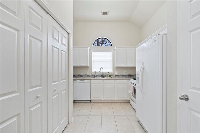 Building Photo - 2338 Bermuda Shores Dr