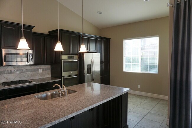 Building Photo - 4287 E Yellowstone Pl