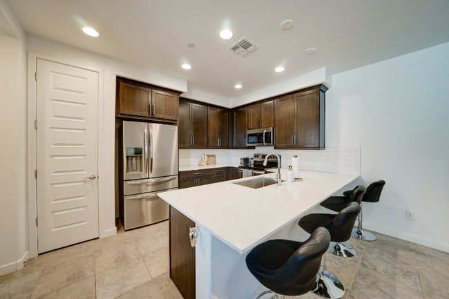 Building Photo - 4100 S Pinelake Way