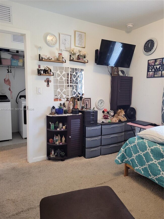 Building Photo - 1015 SE 24th Terrace