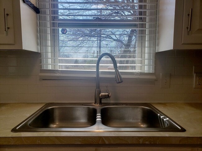 Building Photo - Primrose Market Place - Battlefield Mall A...