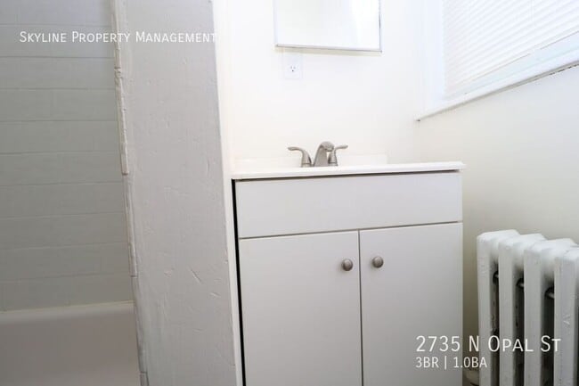 Building Photo - 2735 N Opal St
