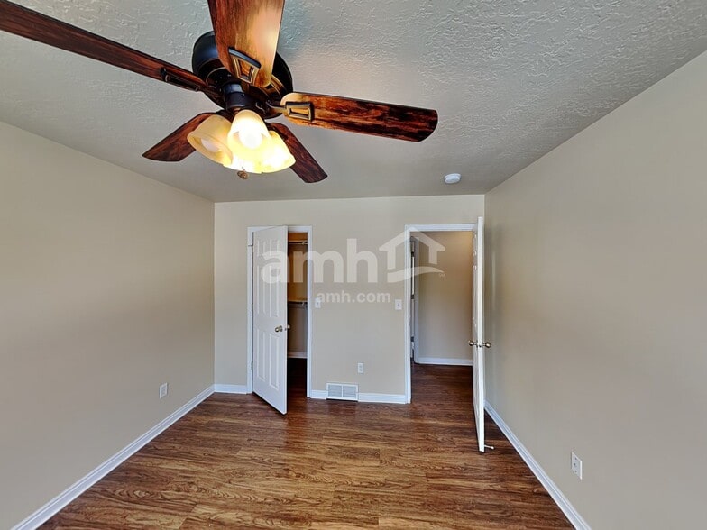 Building Photo - 1012 York Dr