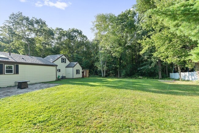 Building Photo - 33 Park Dr