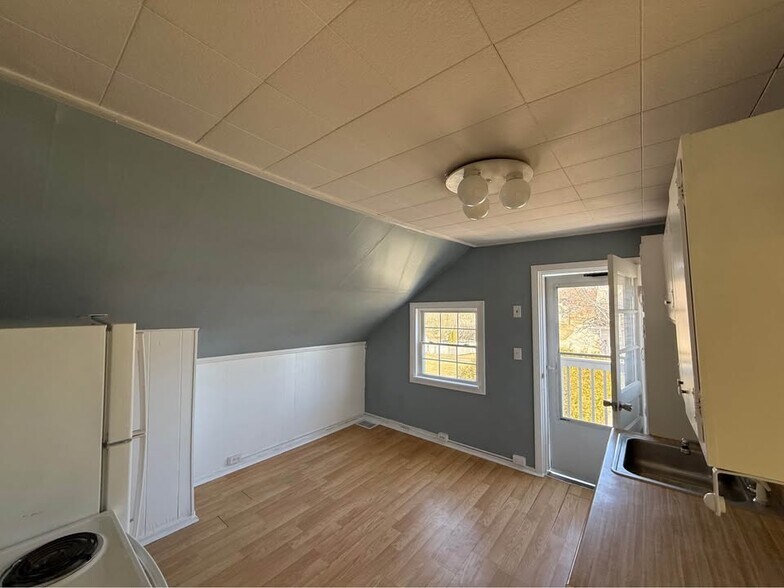 Building Photo - 439 Essex St