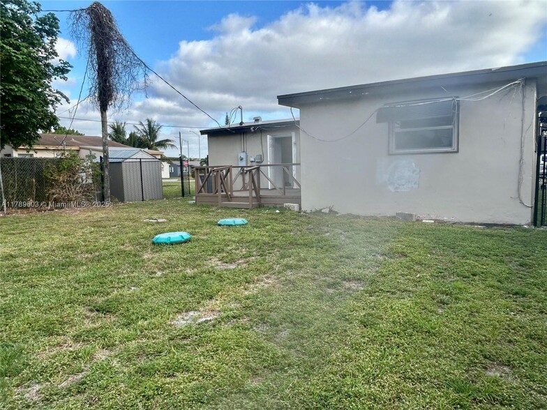 Building Photo - 2846 Fletcher St