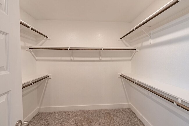 Building Photo - 7400 Travertine Spring Dr