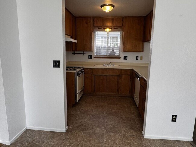 Building Photo - Charming 2 Bedroom, 1 Bath Home for Rent!