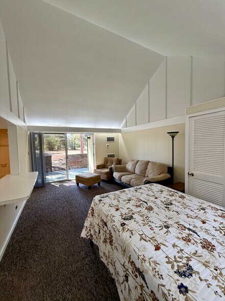 Building Photo - 130 Fairway Ave