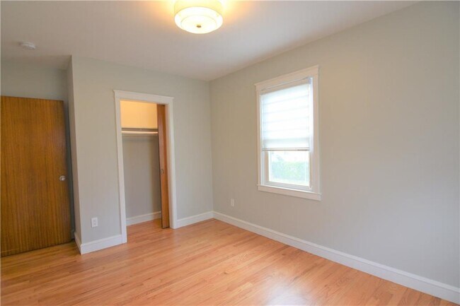 Building Photo - 5 Holten Ave
