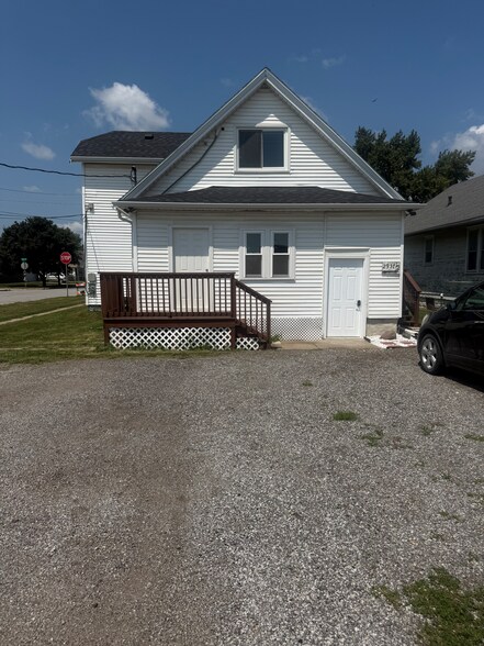 Building Photo - 2937 Ave a