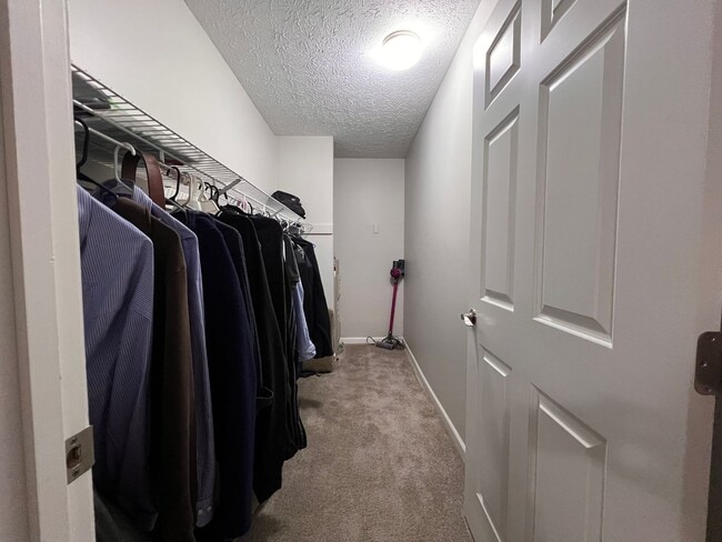 Building Photo - 2B1b Apartment Sublease Available at Cheswick Village