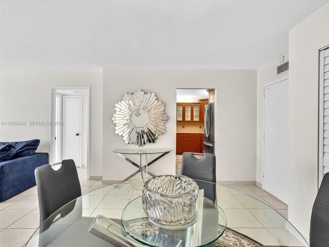 Building Photo - 3140 S Ocean Dr