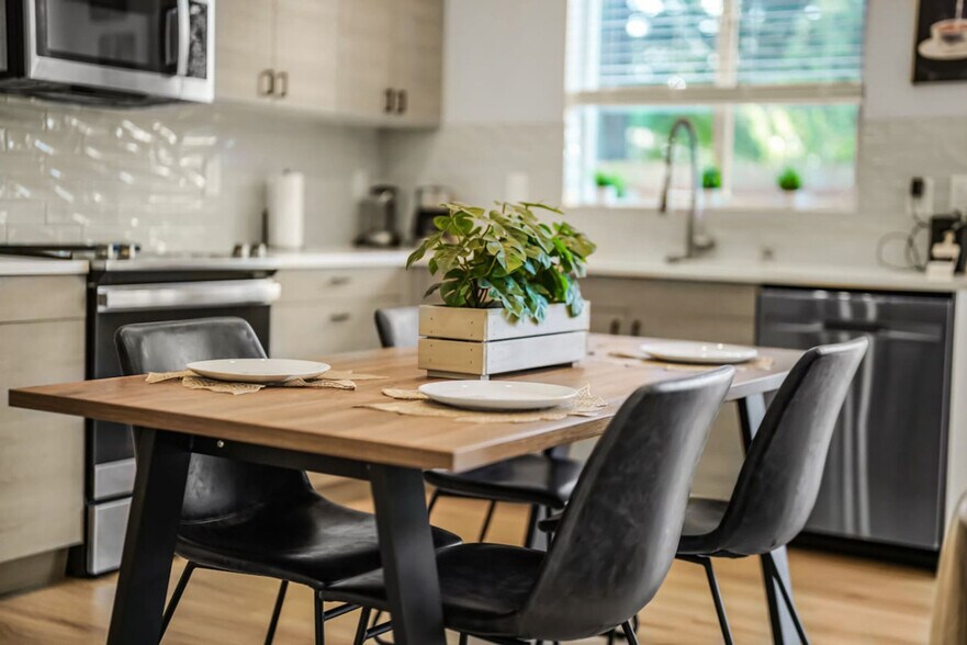 Building Photo - 15206 NE 96th St