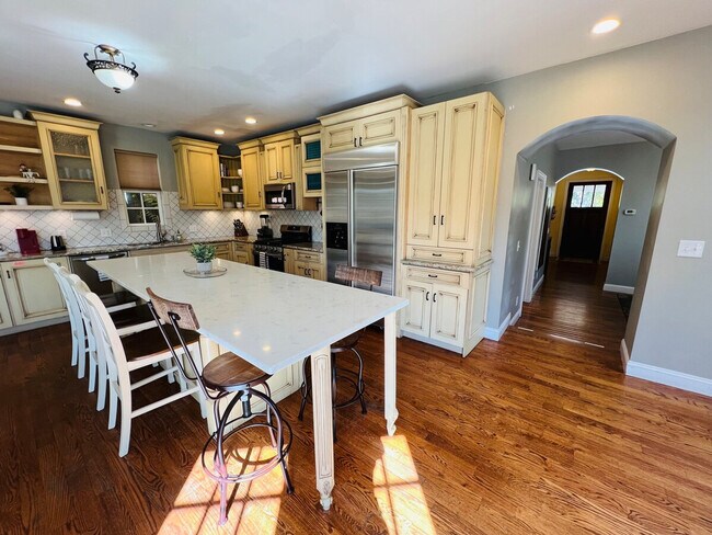 Building Photo - 3209 W Fairview Pl