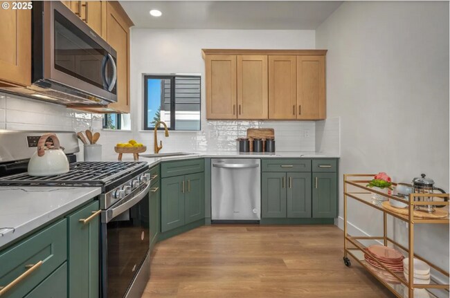 Building Photo - 3 Brand New Modern Urban 4 Bedroom 3 1/2 Bath Homes with Designer Finishes and Air Conditioning A...