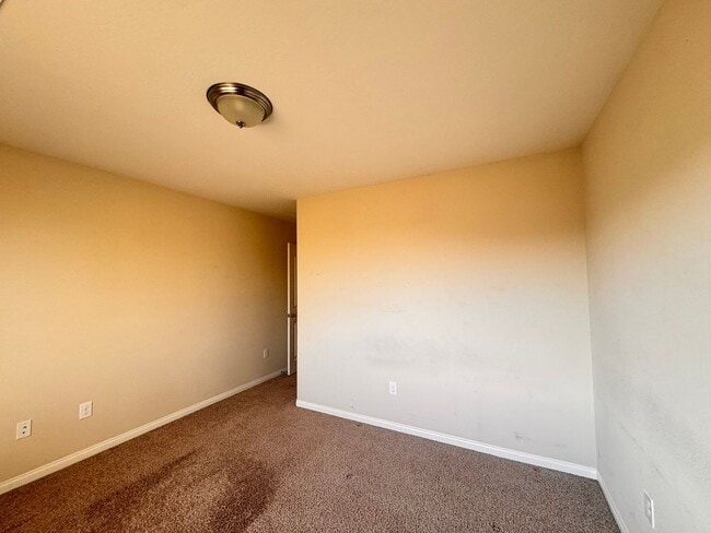 Building Photo - Beautifu 2 Story 4 bedrooms 2.5 baths located in Mountain Edge Southwest