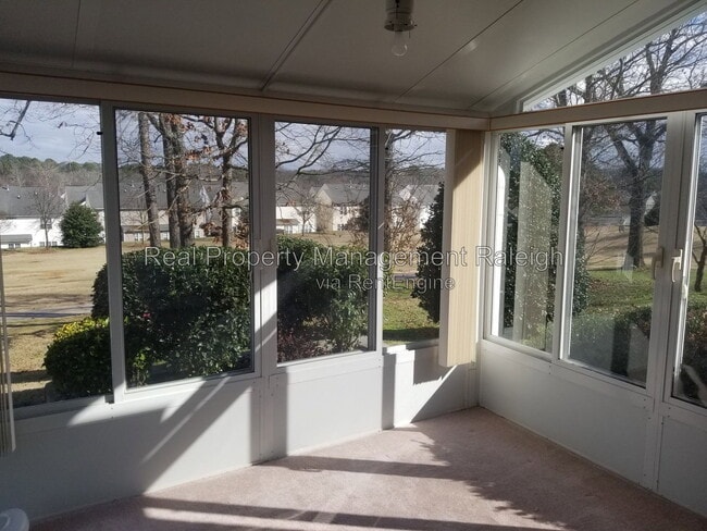 Building Photo - 2152 Castle Pines Dr