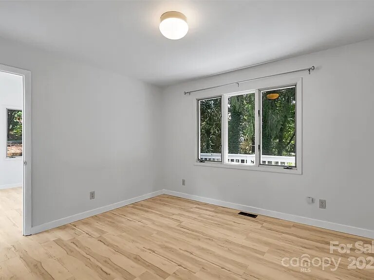 Building Photo - 71 Hollybrook Dr