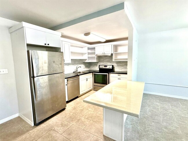 Building Photo - 28 Ventnor Dr