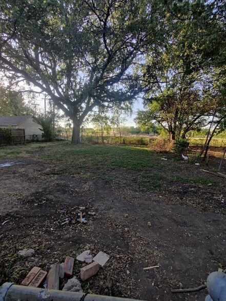 Building Photo - 3916 Winfield Ave