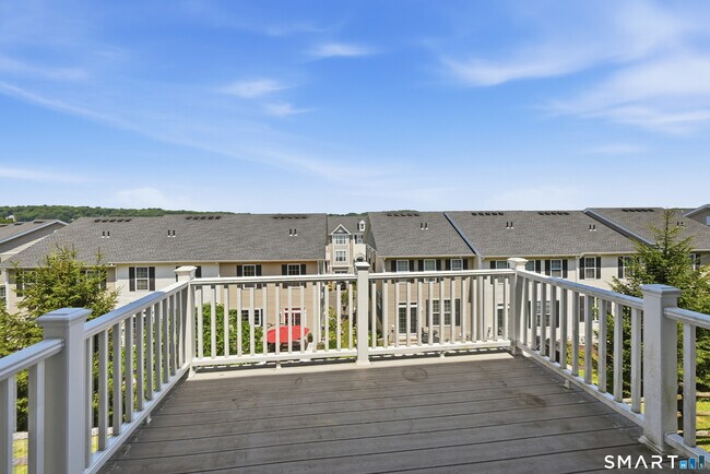 Building Photo - 15 Moorland Dr