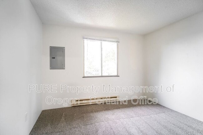 Building Photo - 14206 NE Sandy Blvd
