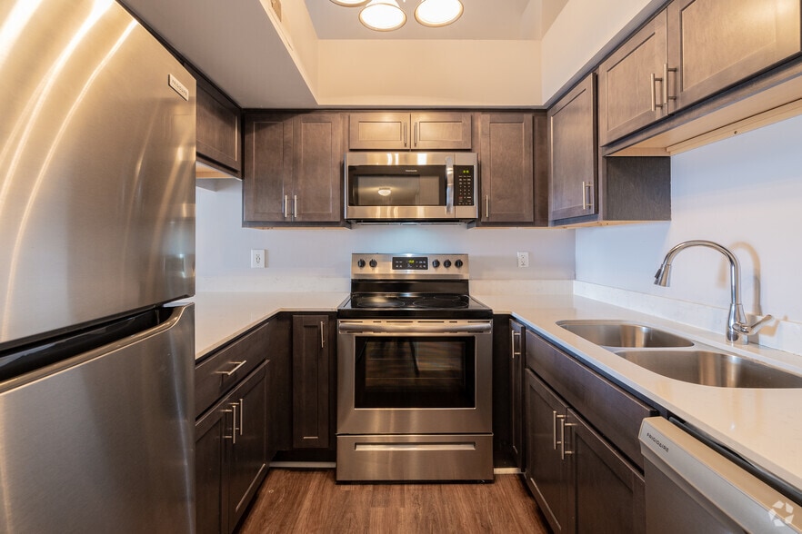 2BR, 2BA - Woodberry Apartments