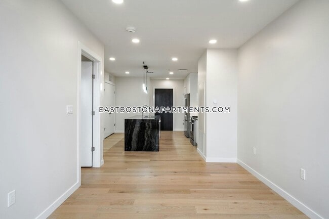 Building Photo - 194 Sumner St