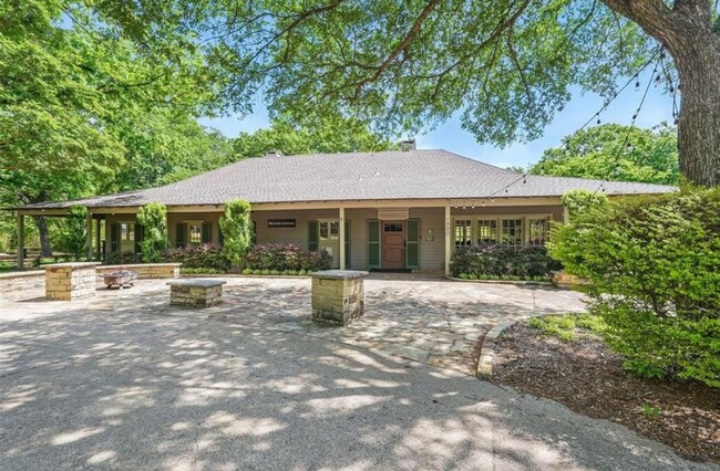 Building Photo - 710 Bel Air Dr