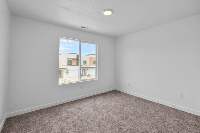 Building Photo - 2133 Wolverine Wy