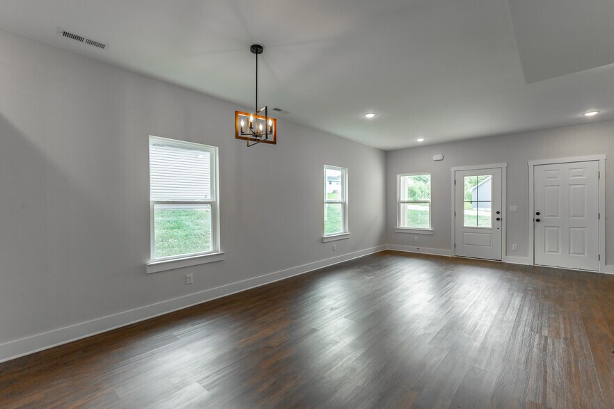 Building Photo - 4654 Heiskell Dr