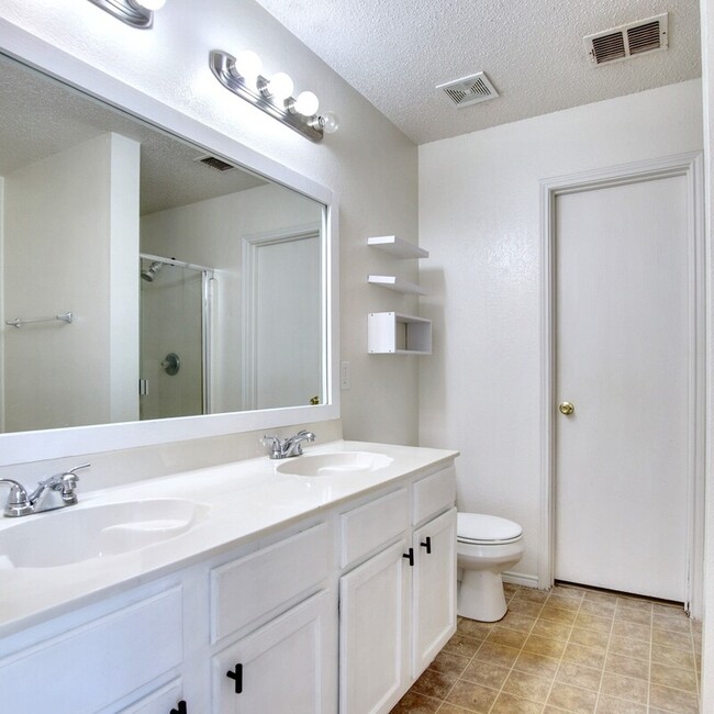 Building Photo - 8751 Gray Fox Ct