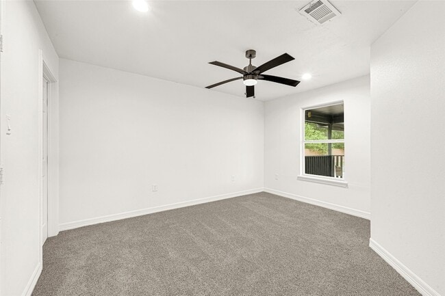 Building Photo - 2631 Mansfield St