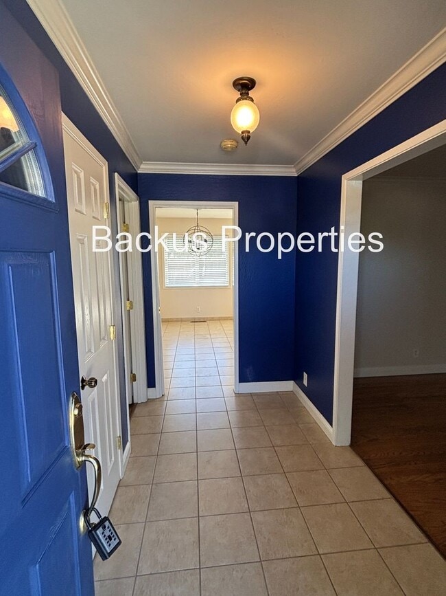 Building Photo - Wonderful four-bedroom corner lot home in South Salinas