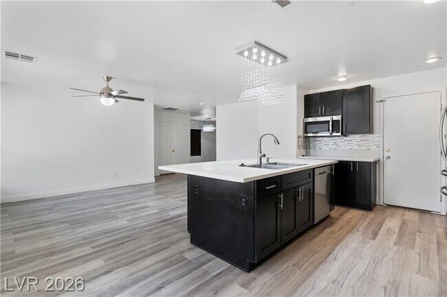 Building Photo - FREE 2 WEEK SPECIAL *excluding recurring fees* Beautiful North Las Vegas