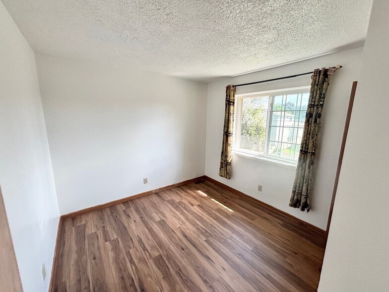 Building Photo - 1582 Reaney Ave