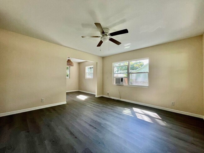 Building Photo - Charming 3 Bed 1 Bath Plant City!!